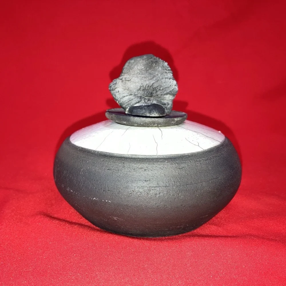 N/A vintage raku